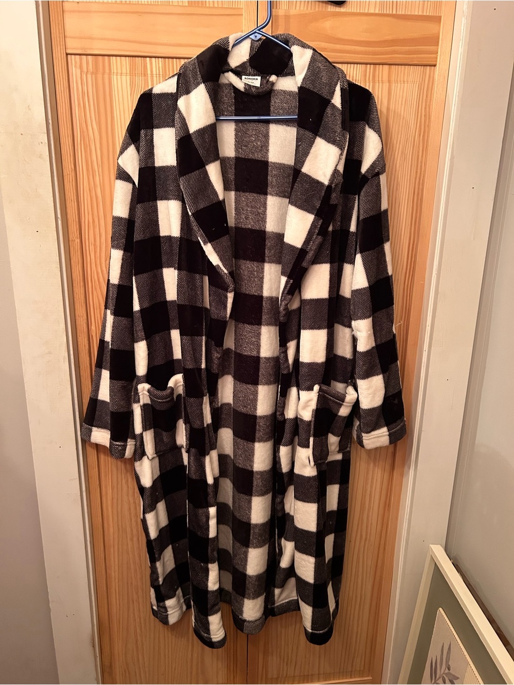 Sonoma Black and White Buffalo Plaid Fleece Robe